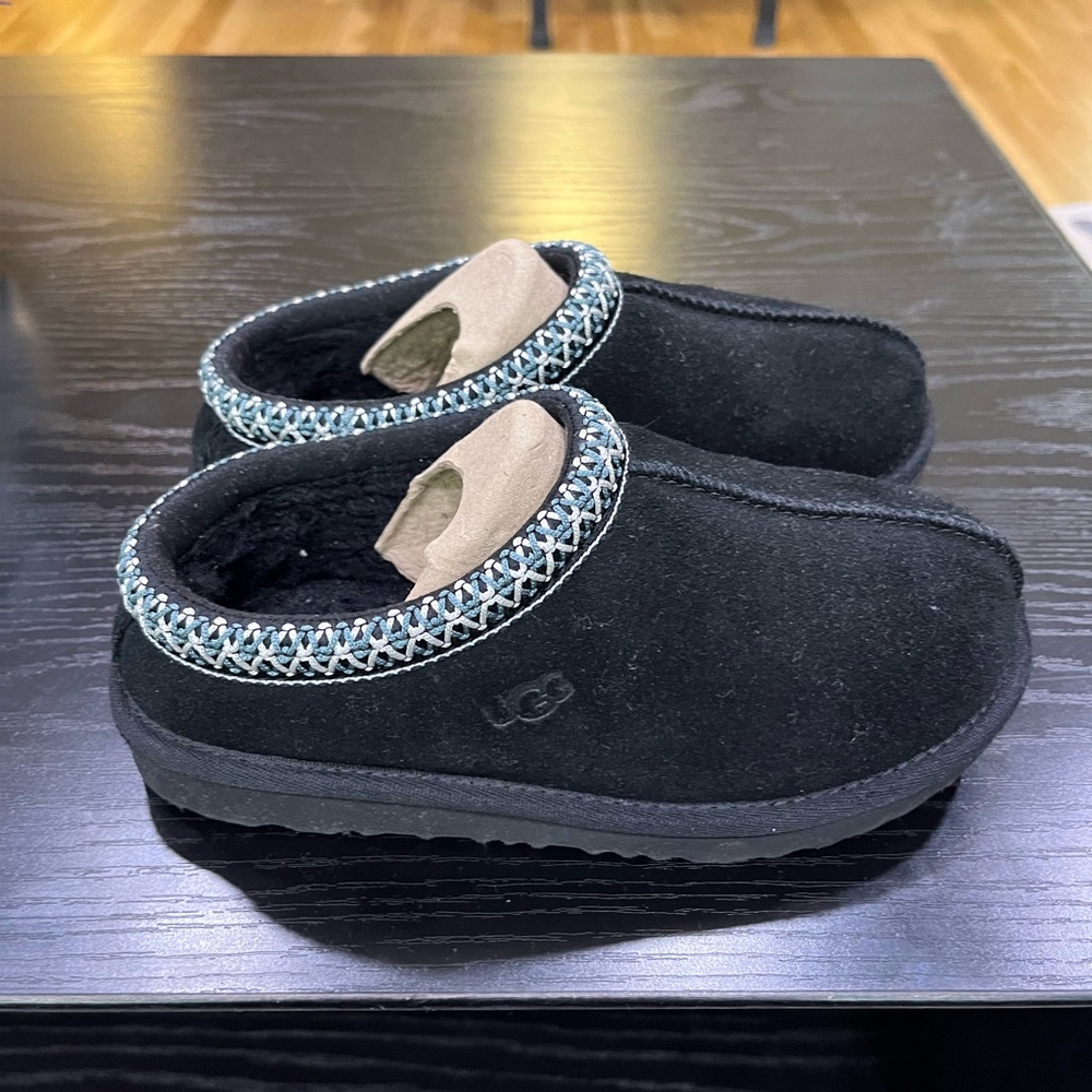 UGG kids Black Slippers size 1